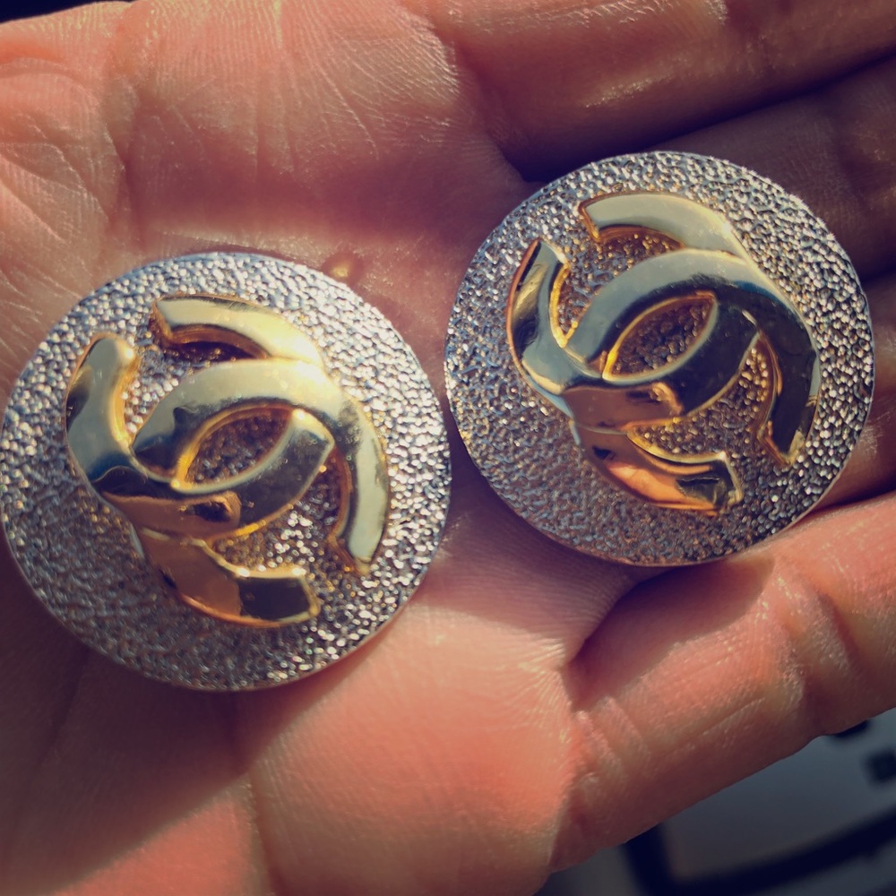 Authentic Chanel Clip on earnings